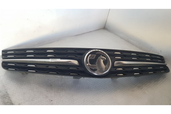 Recambio de rejilla delantera para opel vivaro furgón 2.0 cdti 123 fap referencia OEM IAM 9833128577  