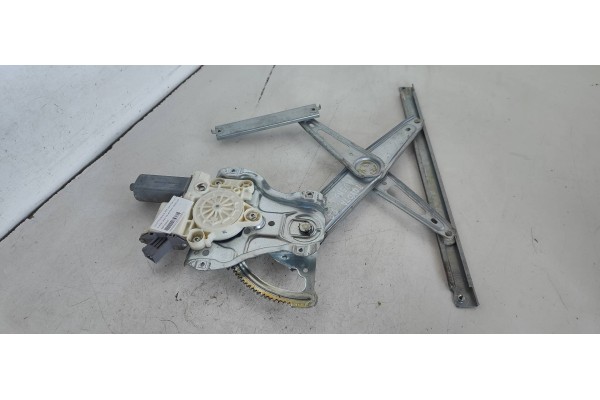 Recambio de elevalunas delantero derecho para toyota avensis berlina (t25) 1.8 16v cat referencia OEM IAM 6981005050  