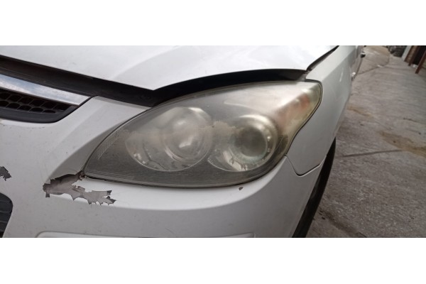 Recambio de faro izquierdo para hyundai i30 1.6 crdi cat referencia OEM IAM   