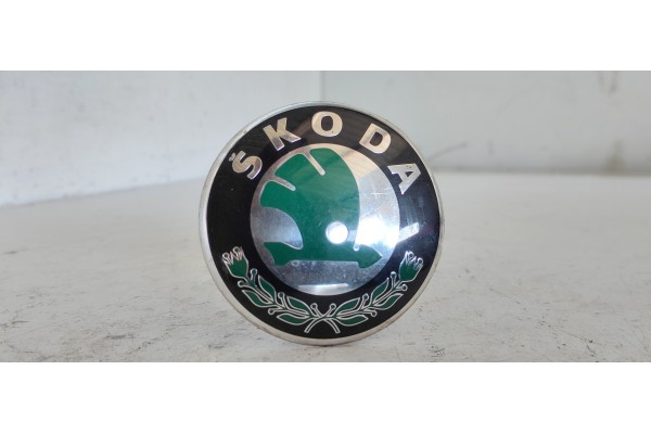 Recambio de moldura para skoda fabia familiar (6y5) comfort line referencia OEM IAM 1U0853621C  