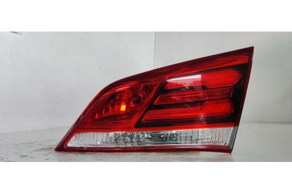 Recambio de piloto trasero derecho interior para hyundai i40 i40 berlina fase 2 referencia OEM IAM 924043Z600  