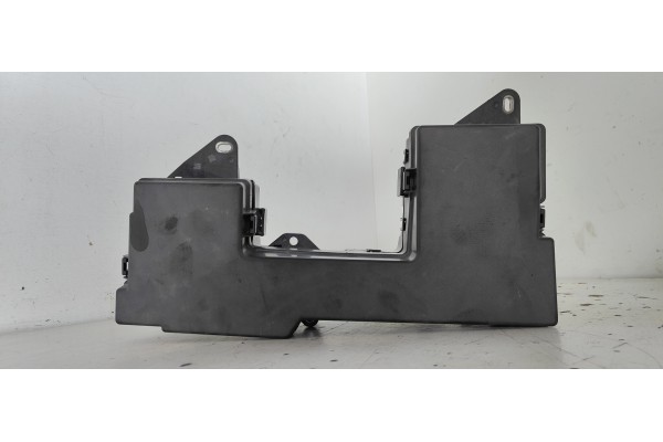 Recambio de caja reles / fusibles para jaguar xf 2.7 v6 diesel luxury referencia OEM IAM 8X2T14290KD  
