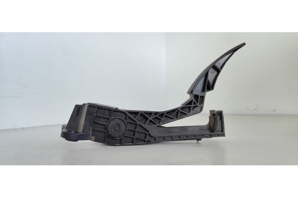 Recambio de potenciometro pedal para mercedes-benz clase m (w164) 3.0 cdi cat referencia OEM IAM A1643000004  