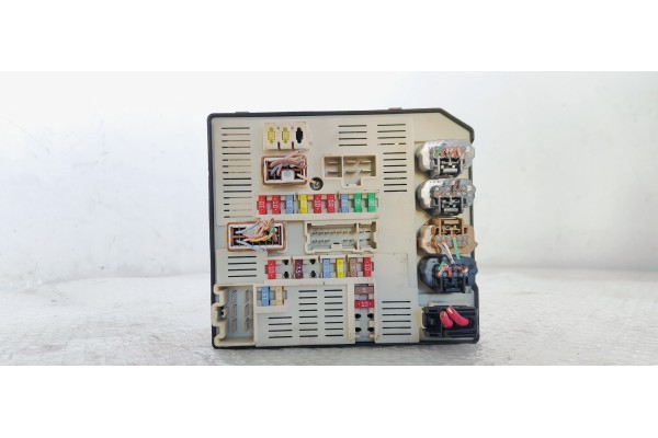 Recambio de caja reles / fusibles para renault laguna grandtour iii referencia OEM IAM 284B60014R  