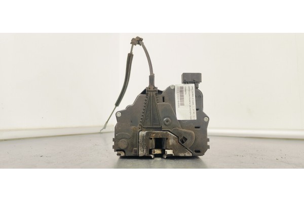 Recambio de cerradura puerta delantera derecha para opel corsa d cosmo referencia OEM IAM 13258274  