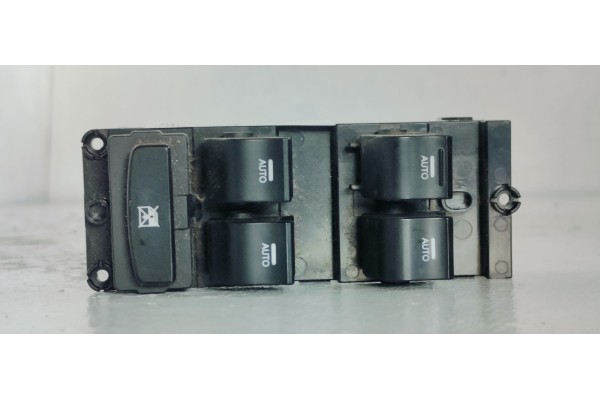 Recambio de mando elevalunas delantero izquierdo para hyundai i40 i40 berlina fase 2 referencia OEM IAM 935703Z000  