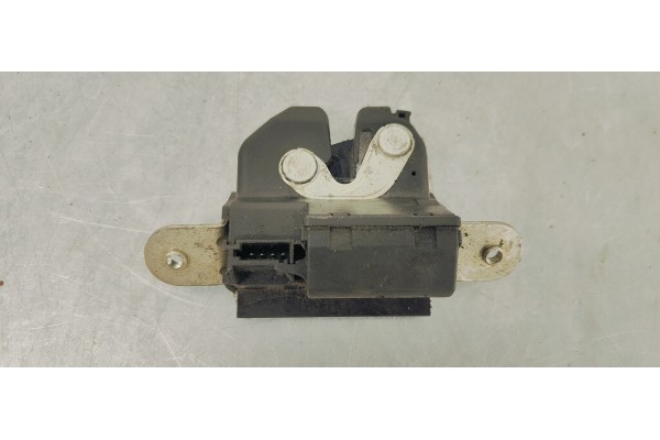 Recambio de cerradura maletero / porton para opel corsa d cosmo referencia OEM IAM 55701971  