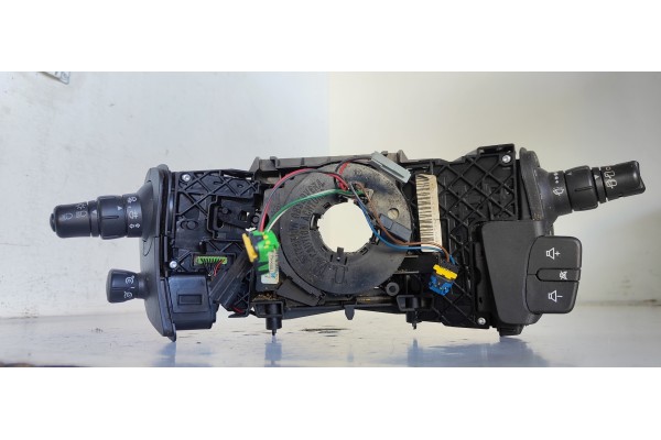 Recambio de mando multifuncion para renault scenic ii emotion referencia OEM IAM 820012772818L4  