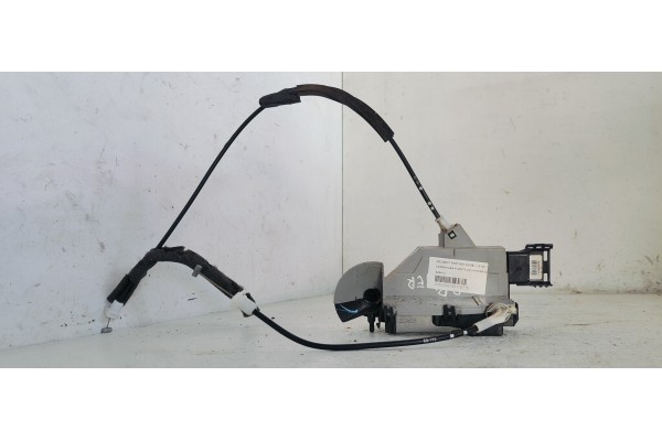 Recambio de cerradura puerta delantera derecha para peugeot partner kombi 1.6 hdi 110 fap referencia OEM IAM 828412  