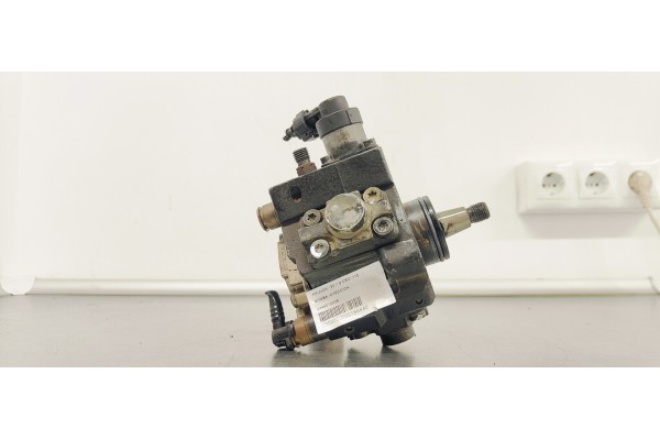 Recambio de bomba inyeccion para hyundai i30 1.6 crdi 115 referencia OEM IAM 0445010206  