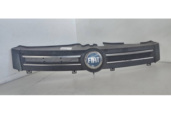 Recambio de rejilla delantera para fiat panda (169) 1.2 cat referencia OEM IAM 735353899  