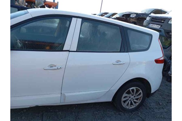 Recambio de puerta trasera izquierda para renault scenic iii 1.6dci 130 fap referencia OEM IAM   