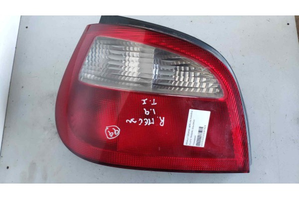 Recambio de piloto trasero izquierdo para renault megane i berlina hatchback (ba0) 1.4 referencia OEM IAM 7700428320  