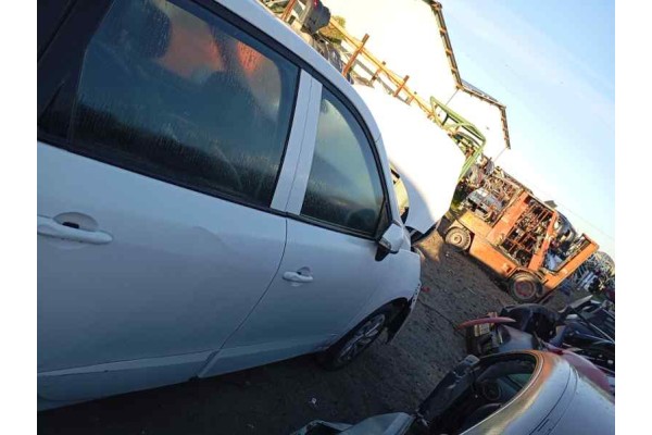 Recambio de puerta delantera derecha para renault scenic iii 1.6dci 130 fap referencia OEM IAM   