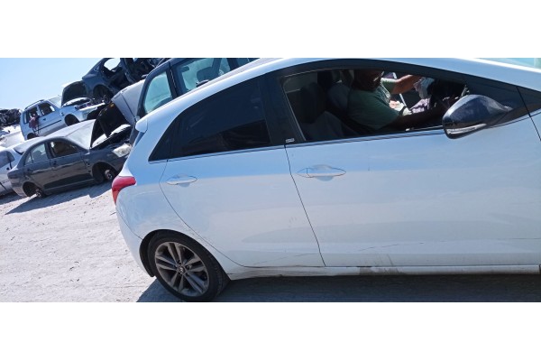 Recambio de puerta trasera derecha para hyundai i30 (gd) style referencia OEM IAM   
